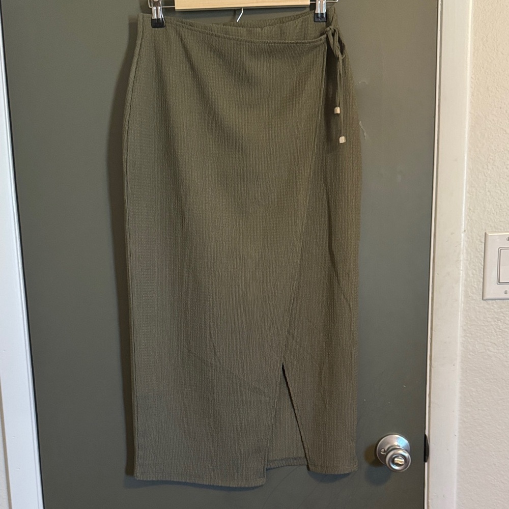 H&M Khaki Pencil Skirt